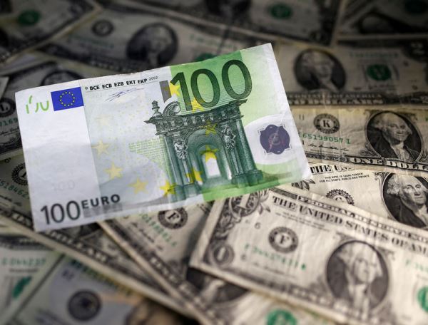 Евро превысил 71 рубль, доллар подорожал почти до 67