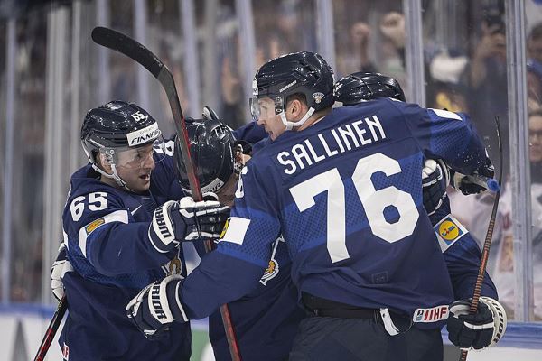 Финляндия и Канада сыграют в финале ЧМ по хоккею
