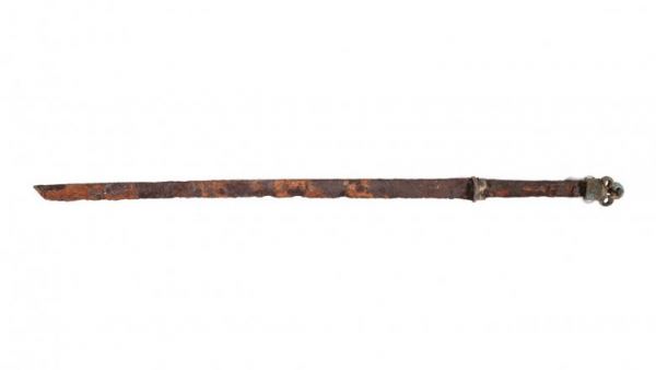Приморец при вспашке поля нашел меч эпохи Троецарствия в Корее