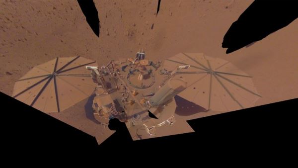 Зонд NASA InSight прислал прощальное селфи с Марса