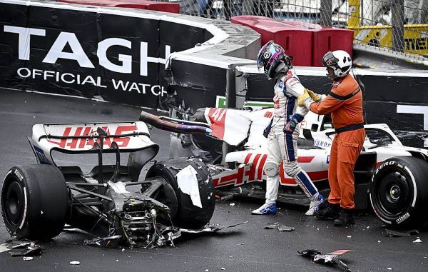 Болид Мика Шумахера разлетелся на две части в результате аварии на Гран-при Монако